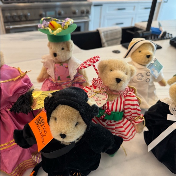 Muffy VanderBear and Hoppy VanderHare stuffed animals - Picture 8 of 9